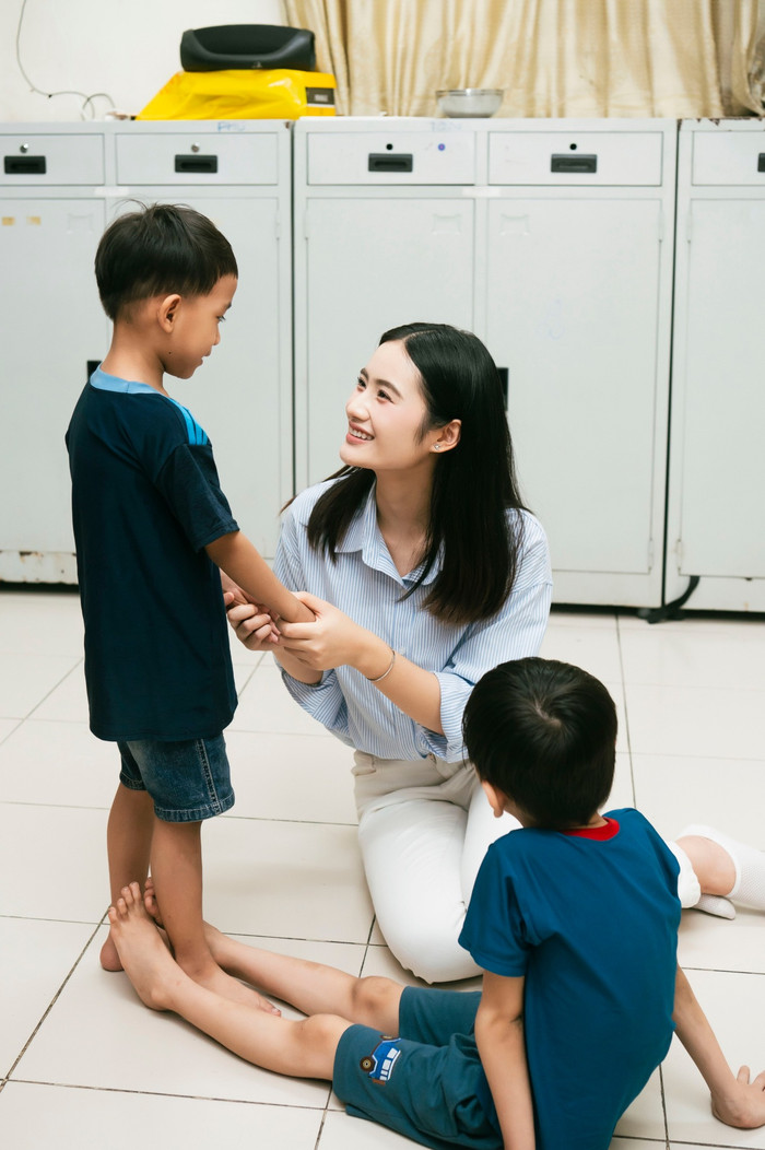 Sau đăng quang, Ý Nhi phải mất hơn 7 tháng để chạm tay vào niềm hạnh phúc đích thực của một cô gái giành vương miện hoa hậu.