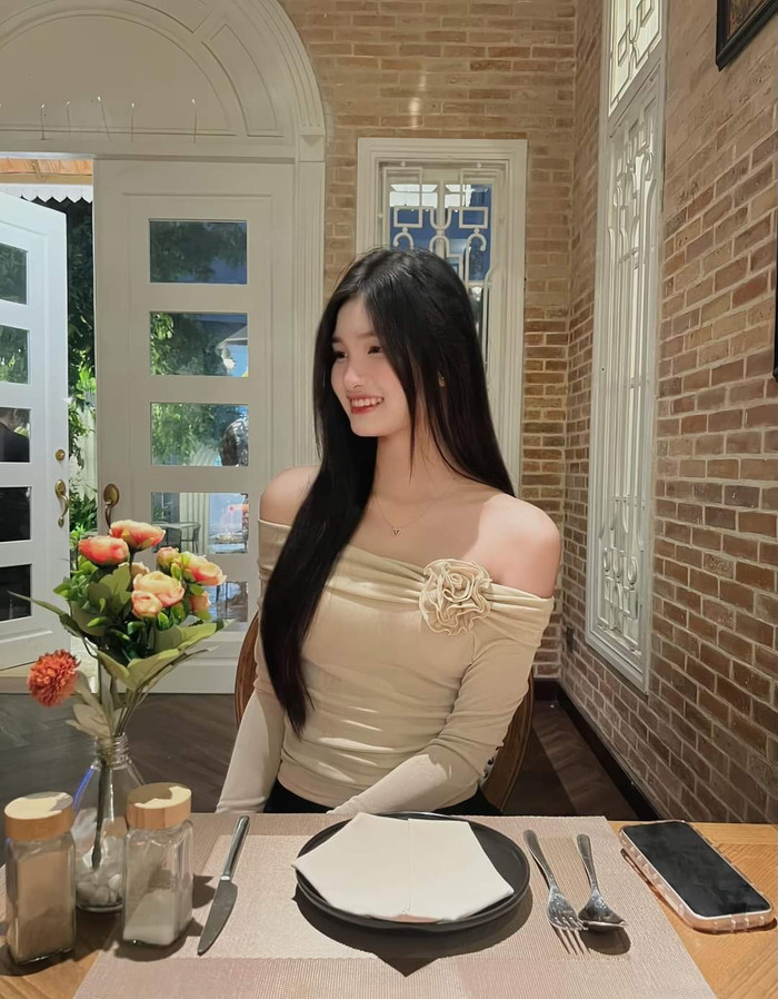 Theo nàng Á khôi, cô luôn đặt tiêu chí học tập tốt bởi hy vọng có thể ứng dụng kiến thức vào đời sống thực tiễn giúp bà con tại quê nhà.&nbsp;