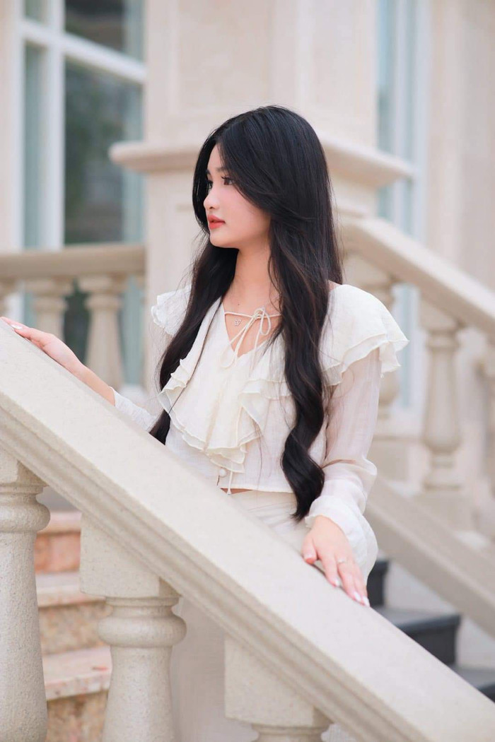 Được biết trước thềm khởi động cuộc thi, Nguyễn Thị Diễm Ly &nbsp;đã gặt hái được thành tích thí sinh được yêu thích nhất ở hạng mục giải ảnh online. &nbsp;