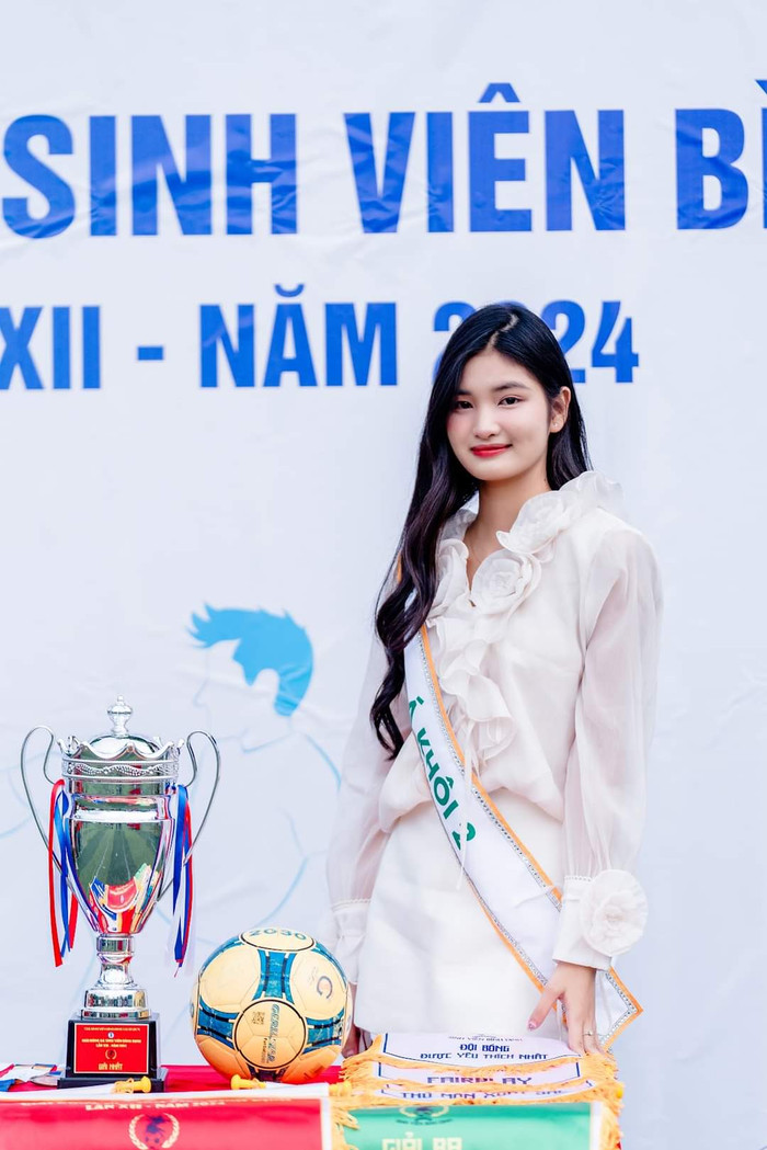 Diễm Ly chia sẻ: “Tất cả các bạn thí sinh, những người bạn đồng hành tuyệt vời cùng nhau tạo nên một kỉ niệm đáng nhớ. Gia đình, bạn bè, anh chị và tất cả khán giả đã luôn ủng hộ, tiếp thêm sức mạnh cho em bằng cả trái tim. Trong hành trình sắp tới, em sẽ tiếp tục học tập, rèn luyện và đồng hành cùng Hội đồng hương Bình Định để mang đến những giá trị tốt đẹp nhất cho cộng đồng”. &nbsp;