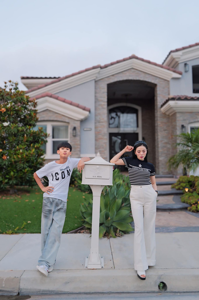 Quý tử nhà Lệ Quyên ngày càng trổ mã.