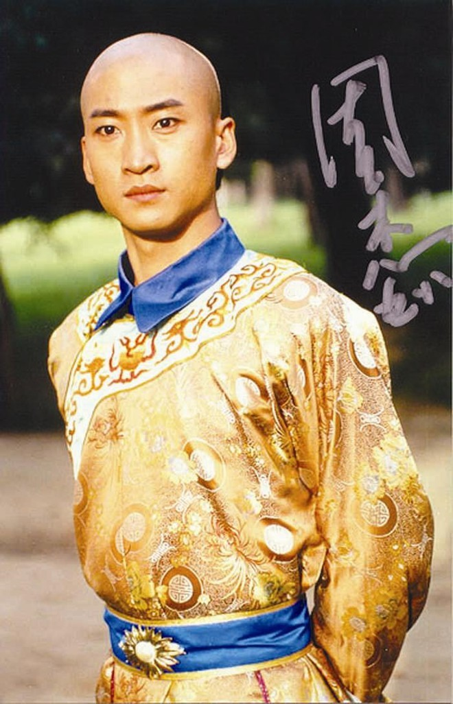 Châu Kiệt nổi tiếng với vai Nhĩ Khang trong Hoàn Châu Cách Cách.