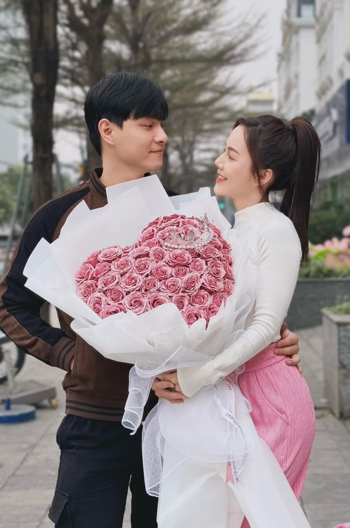 Minh Thu - Tô Dũng đều đã trải qua 1 lần đổ vỡ hôn nhân, cả hai được khán giả và đồng nghiệp ủng hộ nhiệt tình.