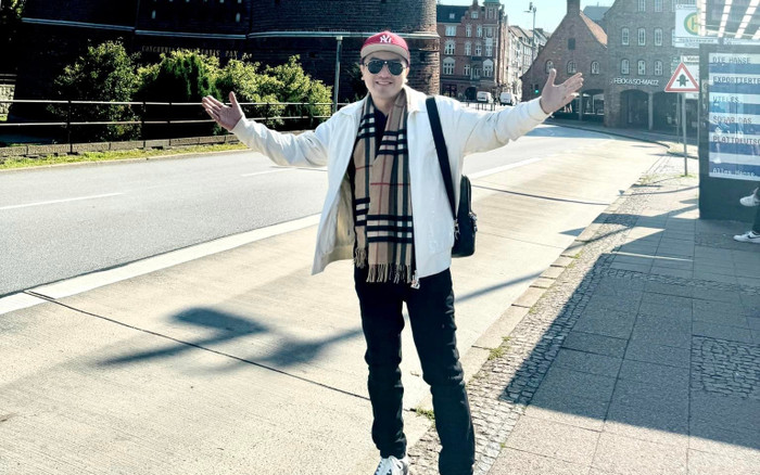 Sao nam cát-xê tăng gấp 10 lần nhờ 1 bài hát, nay mở xe bánh mì ở vỉa hè TP HCM Ảnh 2