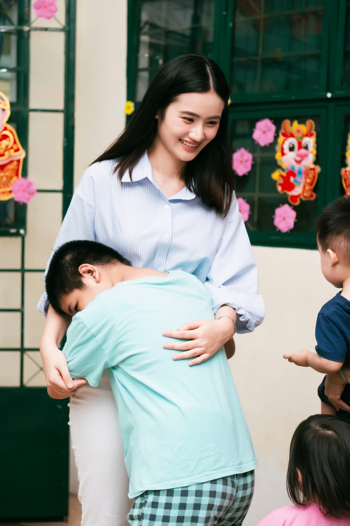 Hoa hậu Ý Nhi khép lại một năm nhiệm kì bằng chuỗi hoạt động nhân văn.