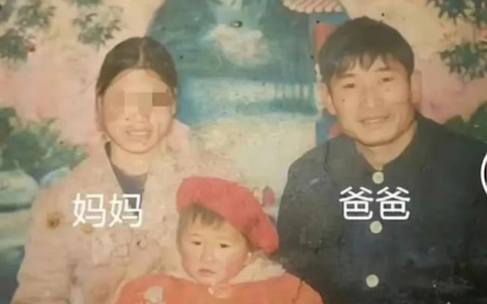 Cậu bé lạc mẹ năm 3 tuổi được vợ chồng nhận nuôi, hưởng 'trái ngọt' sau 28 năm Ảnh 2