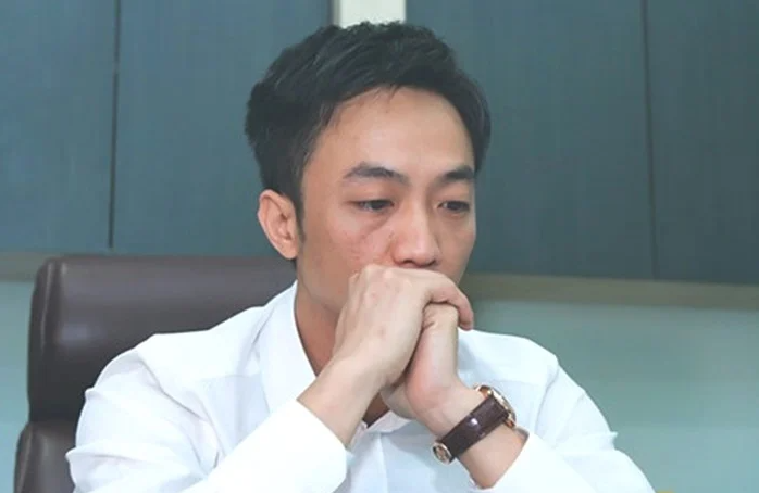 Tháng 11/2018, vị doanh nhân bất ngờ từ nhiệm thành viên Hội đồng quản trị và từ chức phó tổng giám đốc tại công ty. 