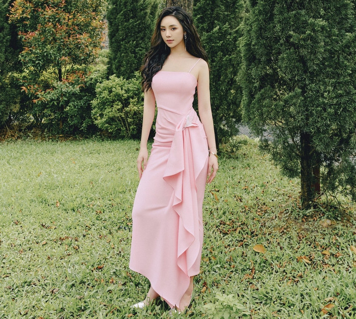 Nữ diễn viên từng cho biết, sau khi cưới chồng sẽ tập trung nội trợ, nhận đóng 1 phim/năm.