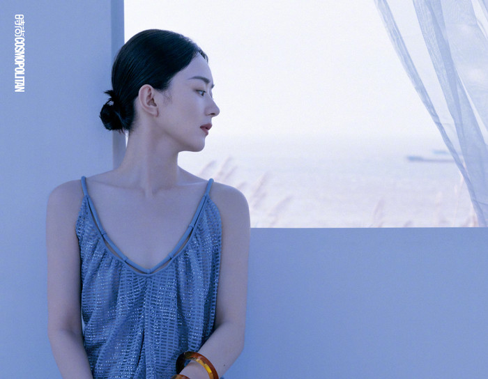 Bộ đồ mà Triệu Lệ Dĩnh diện khi lên tạp chí...