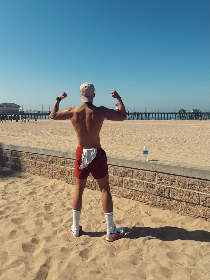 Lâm Bảo Châu khoe cơ bắp cuồn cuộn, Lệ Quyên ngợi khen ngắn gọn.