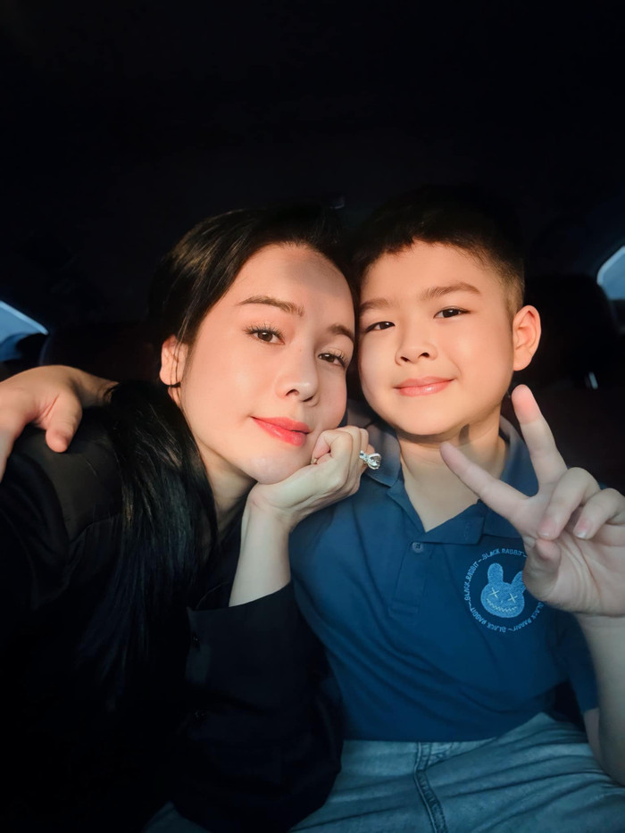 Nhật Kim Anh và con trai đầu lòng Bửu Long.