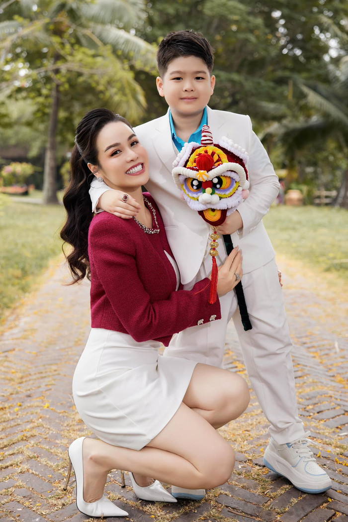 Con trai Nhật Kim Anh càng lớn càng đẹp, mới 10 tuổi đã ra dáng soái ca Ảnh 1