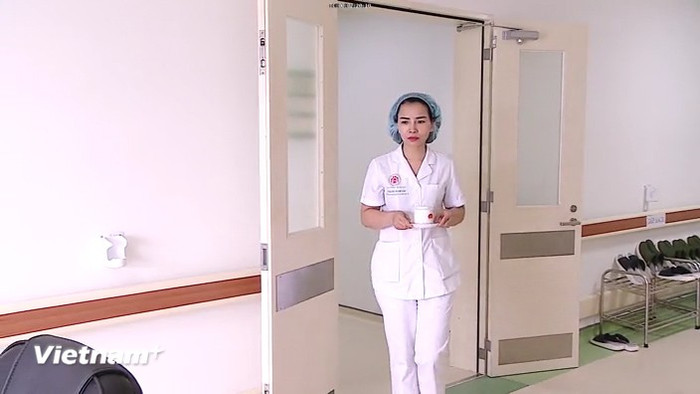 Nhân viên y tế hàng ngày hay mang trà vào phòng Tổng Bí thư Nguyễn Phú Trọng. (Ảnh: PV/Vietnam+)