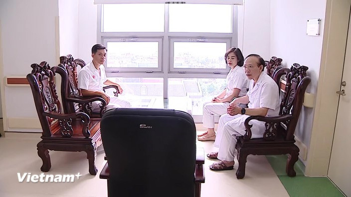 Suốt thời gian hơn 4 năm qua được chăm sóc Tổng Bí thư, các nhân viên, cán bộ tại bệnh viên luôn cảm động trước những tình cảm ân cần, thăm hỏi, chia sẻ của ông. (Ảnh: PV/Vietnam+)