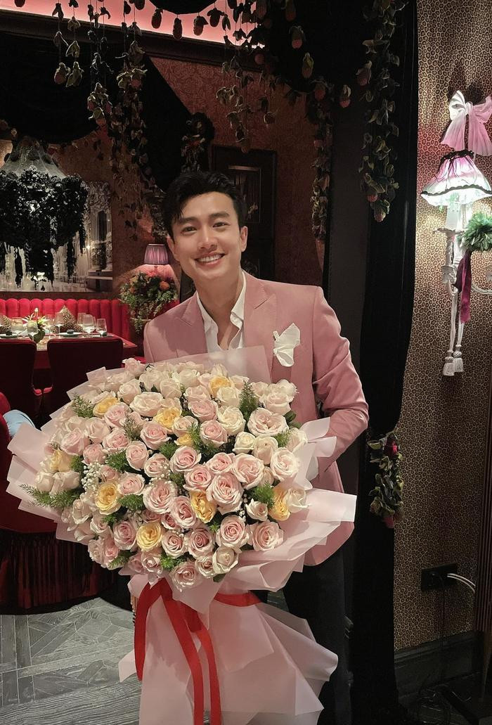 Nam diễn viên hiện sống độc thân, có sự nghiệp thành công.