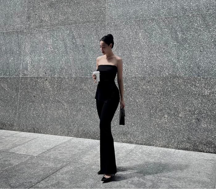 Ở tuổi 34, Helen Thanh Thảo sở hữu một vóc dáng vạn người mơ ước. Mỗi khi xuống phố, dù ăn diện đơn giản người đẹp này vẫn nhận về nhiều sự chú ý nhờ body chữ S siêu 'nịnh mắt'.&nbsp;