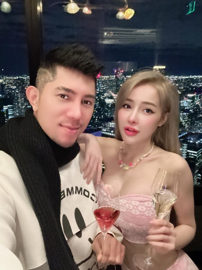 Khi bạn gái đòi được tặng xấp tiền, Lương Bằng Quang hài hước tiết lộ lương tháng vài triệu, không thể đáp ứng được.