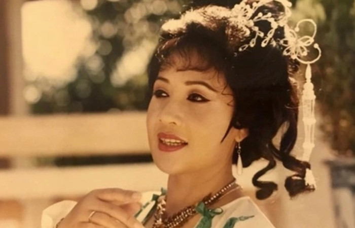 Bà là một trong những nữ nghệ sĩ cải lương hiếm hoi có khả năng mua ô tô khi mới 20 tuổi.