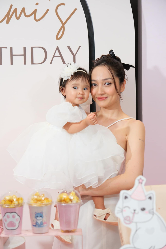 Bảo Anh vội vã về chăm con sau khi chạy show Ảnh 1