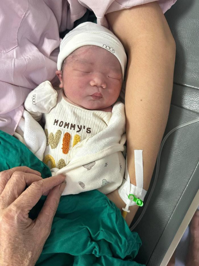 Cuộc sống hiện tại của nghệ sĩ Hiệp Gà sau 3 đời vợ: Sống độc thân vui vẻ, lên chức ông ngoại ở tuổi 47 Ảnh 5