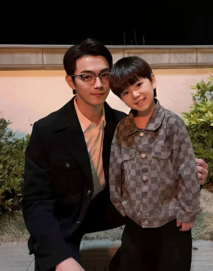 'Chồng' kém 5 tuổi của Đàm Tùng Vận thông báo lên chức Ảnh 1