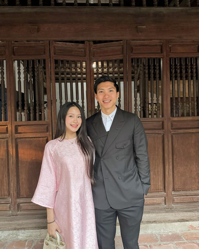 Vợ Đoàn Văn Hậu sở hữu sắc vóc nhẹ nhàng, thanh toát gây thương nhớ.