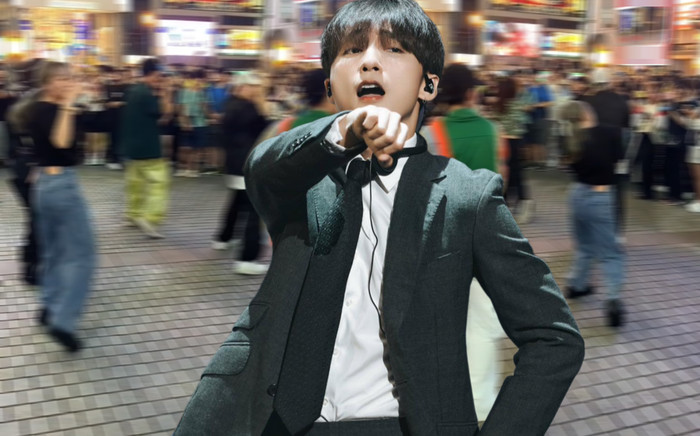 Hit của Sơn Tùng được trình diễn tại nước ngoài, người dân đứng kín đường để xem Ảnh 2