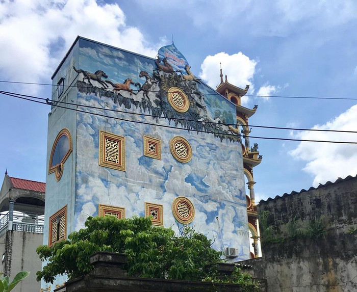 Ngôi nhà nhìn từ ngoài vào