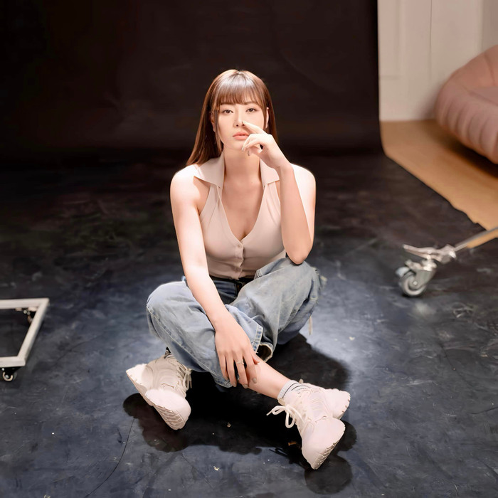 Thanh Hương than vãn chuyện tăng cân, vóc dáng 'tròn ung ủng'. Tuy nhiên, nữ diễn viên không có quá nhiều sự khác biệt. Cô trông đầy đặn và tươi tắn hơn hẳn.