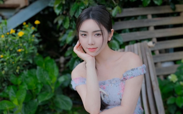 Đẹp khen - Xấu chê: Quỳnh Kool khoe góc nghiêng 'cực phẩm' Ảnh 2