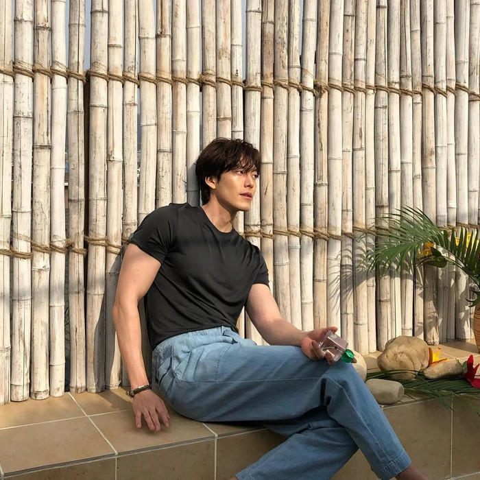 Kim Woo Bin sở hữu vóc dáng cao ráo, cơ bắp săn chắc. 