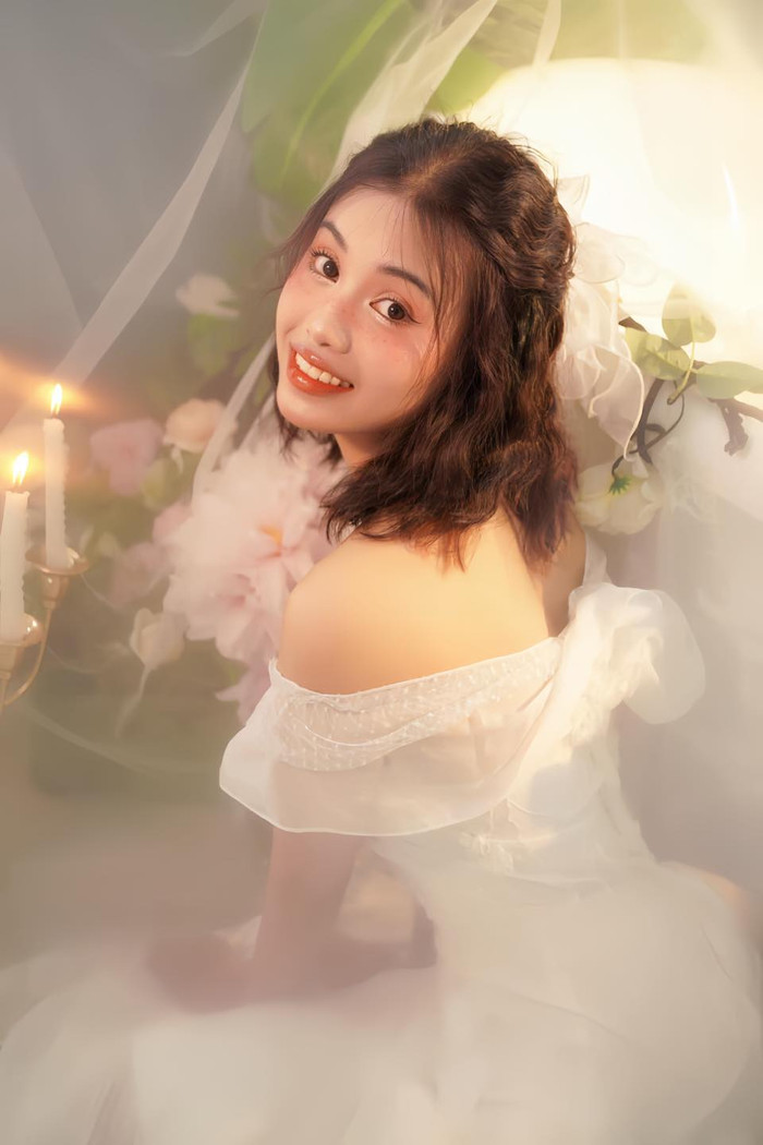 Ánh Nguyệt được mệnh danh là 'hotgirl bắn cung' của thể thao Việt Nam khi sở hữu chiếc nhan sắc nhẹ nhàng và trong trẻo. Không ít lần, cô nàng còn được người hâm mộ ví von là công chúa ở đời thật.