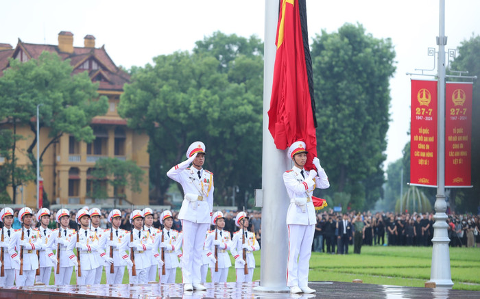 Lễ treo cờ rủ Quốc tang Tổng Bí thư Nguyễn Phú Trọng tại quảng trường Ba Đình Ảnh 2