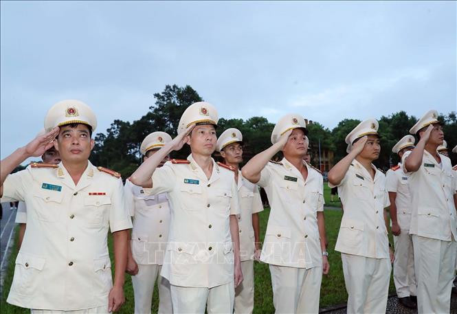 Lực lượng vũ trang tham dự Lễ treo cờ rủ Quốc tang Tổng Bí thư Nguyễn Phú Trọng tại Quảng trường Ba Đình. 