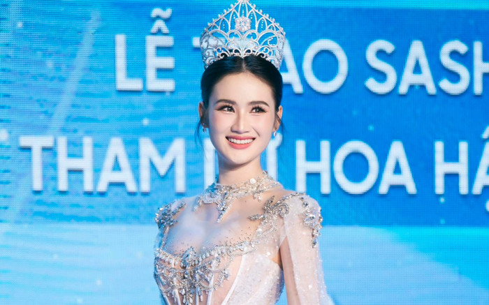 Hoa hậu Ý Nhi lộ diện mạo khác lạ dù từng từ chối thẩm mỹ Ảnh 2