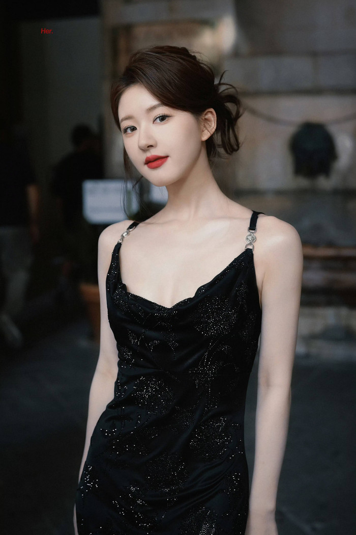 3 mỹ nhân họ Triệu của Cbiz: Triệu Lộ Tư xứng đáng là người kế thừa Triệu Lệ Dĩnh Ảnh 3