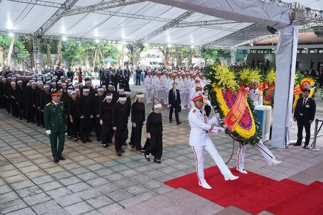 Phu nhân Ngô Thị Mận nghẹn ngào bên linh cữu Tổng Bí thư Nguyễn Phú Trọng Ảnh 2