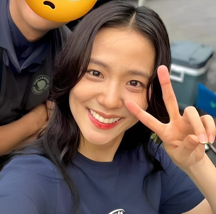 Jisoo BLACKPINK đẹp tựa nữ thần khi sánh đôi 'bạn trai' lớn hơn 8 tuổi Ảnh 1