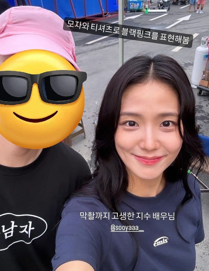 Jisoo xinh đẹp trong hậu trường phim mới cùng Park Jung Min.