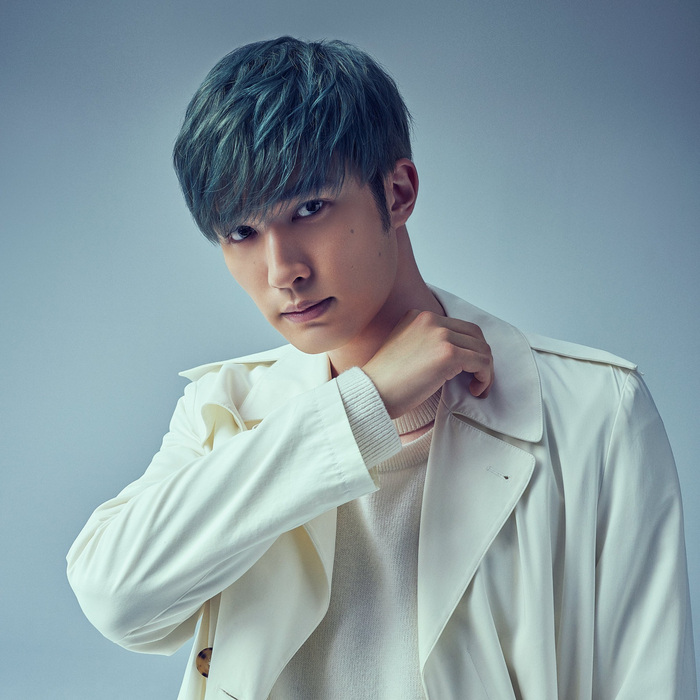 Jesse sinh năm 1996, kém Ayase Haruka 11 tuổi. 