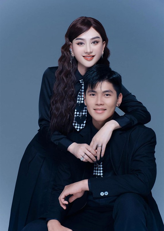 Lâm Khánh Chi và trợ lý Phạm Giang từng vướng tin đồn hẹn hò. 