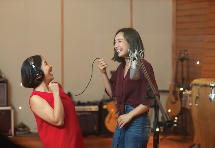 Mỹ Linh nuôi dạy Anna Trương như con gái ruột của mình.