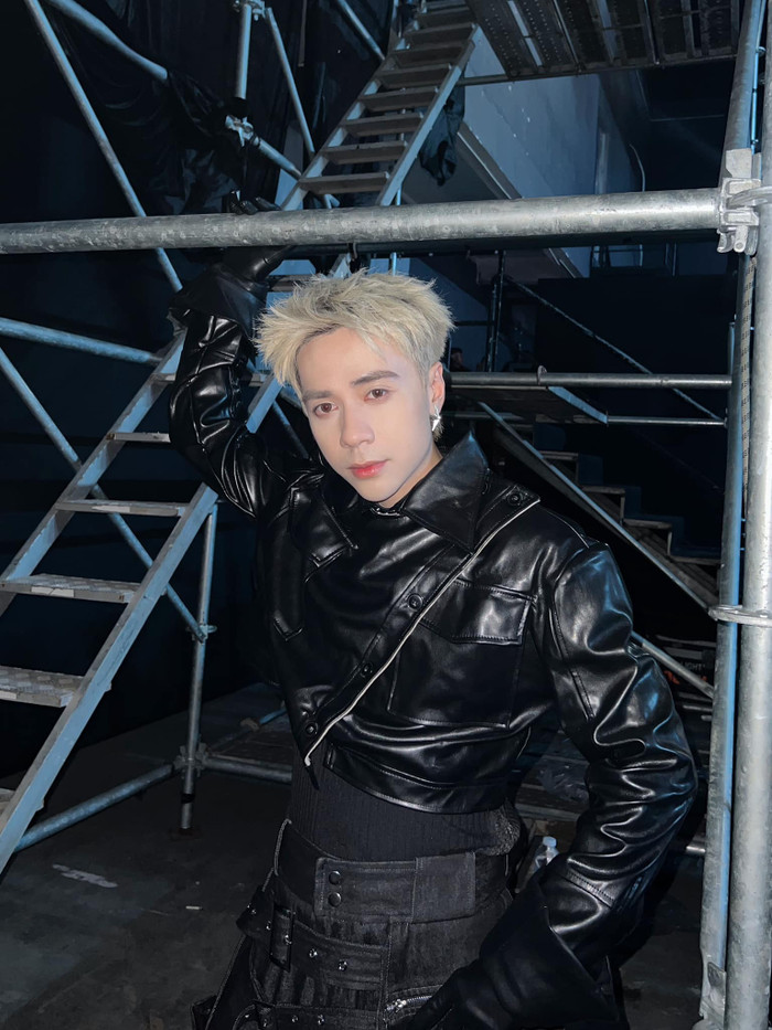 Nam ca sĩ Việt từng suýt bị chủ nhà đuổi vì không có tiền, nay nổi tiếng ra tận nước ngoài Ảnh 1