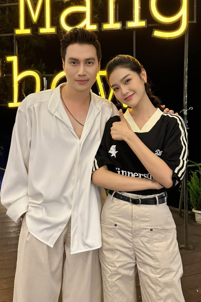 So kè các 'bóng hồng' của Việt Anh: Hồng Diễm ngày càng quyến rũ, tình trẻ sở hữu chiều cao vượt trội Ảnh 1