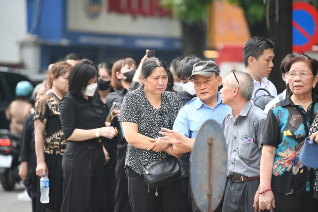 Theo thông báo của Ban Tổ chức Lễ tang, từ 18h hôm nay (25/7), nhân dân có thể vào viếng Tổng Bí thư Nguyễn Phú Trọng tại Nhà tang lễ Quốc gia - số 5 Trần Thánh Tông. Ảnh: Dương Triều.