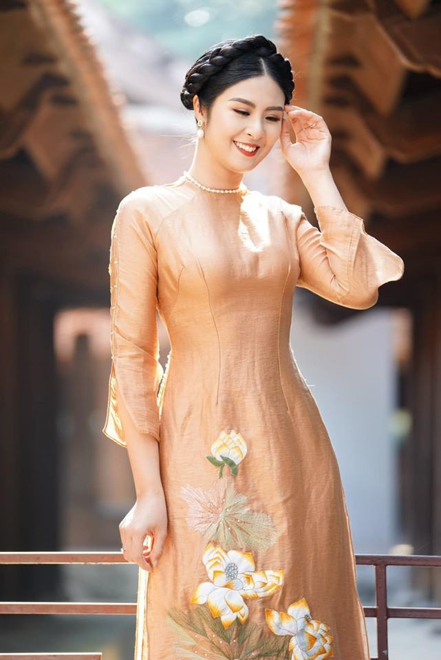 Đặng Thị Ngọc Hân đăng quang Hoa hậu Việt Nam 2010. Thời điểm lên ngôi, cô không được đánh giá cao về nhan sắc, tuy nhiên Ngọc Hân đã từng ngày hoàn thiện mình và ghi điểm trước công chúng bởi đời tư sạch và không ồn ào thị phi. Sau 14 năm đăng quang, Ngọc Hân hiện tập trung kinh doanh, chăm sóc gia đình, thỉnh thoảng vẫn tham gia các sự kiện giải trí.