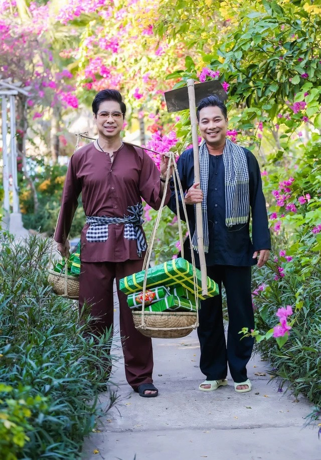Danh ca Ngọc Sơn và em trai ruột là Ngọc Hải.