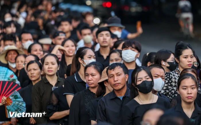 Ngày Quốc tang thứ 2: Người dân xếp hàng từ 2 giờ sáng chờ viếng Tổng Bí thư Ảnh 2