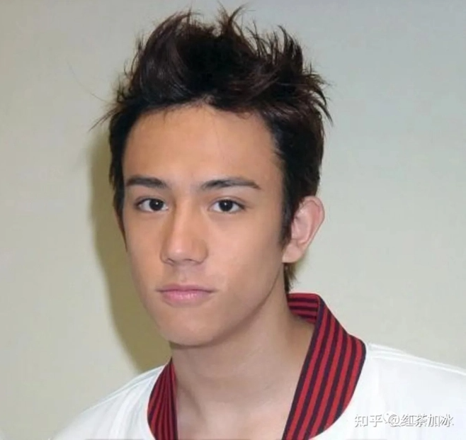 Nam ca sĩ nổi tiếng showbiz một thời, nay đi làm thợ hồ kiếm tiền mua sữa nuôi con Ảnh 3