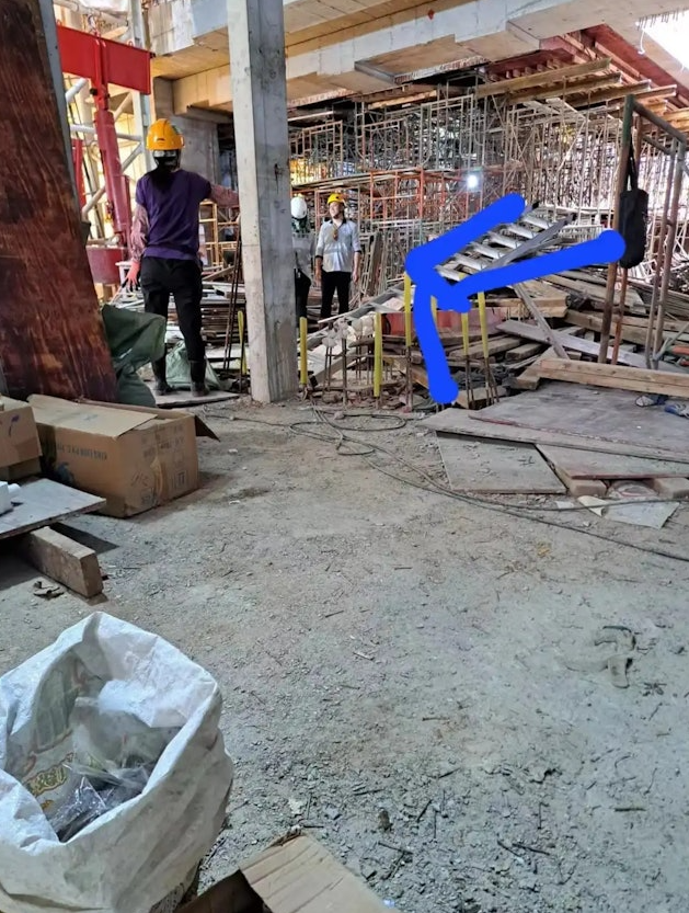 Nam ca sĩ nổi tiếng showbiz một thời, nay đi làm thợ hồ kiếm tiền mua sữa nuôi con Ảnh 2